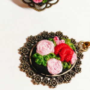 Set of Embroidered Pendant with Chain and Ring