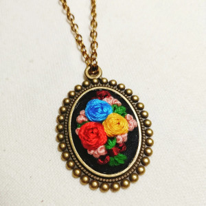 Skylooms roses embroidered pendant