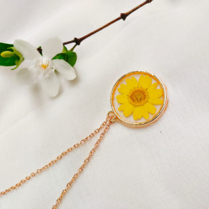 Skylooms flower resin rose gold pendant with chain