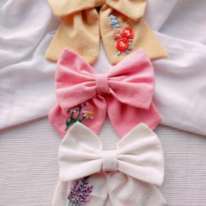 Skylooms hand embroidered bow clips set of 3