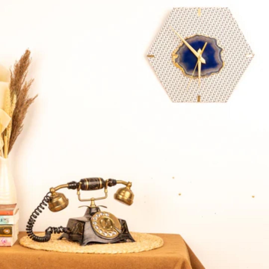 Arrow Pattern base Blue Crystal Agate Wall Clock